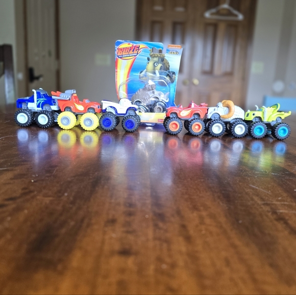Blaze and The Monster Machine Die Cast Set of 7 Vehicles:1 NIB-Mammoth, 6-VGUC - Picture 10 of 16